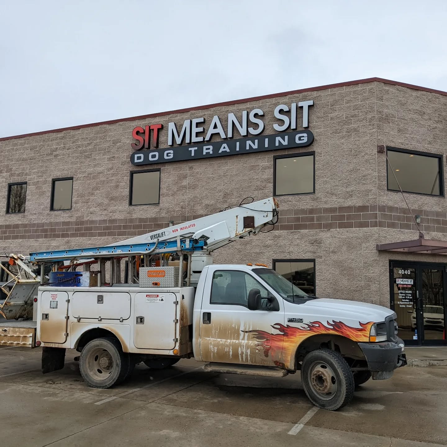 New channel letter sign for Sit Means Sit we built for @tntsign.

#bartonsignfab #coloradosigncompany #buildingourlegacy #smallbusiness #signfabrication #signinstallation #makermatt #familybusiness #makersgonnamake