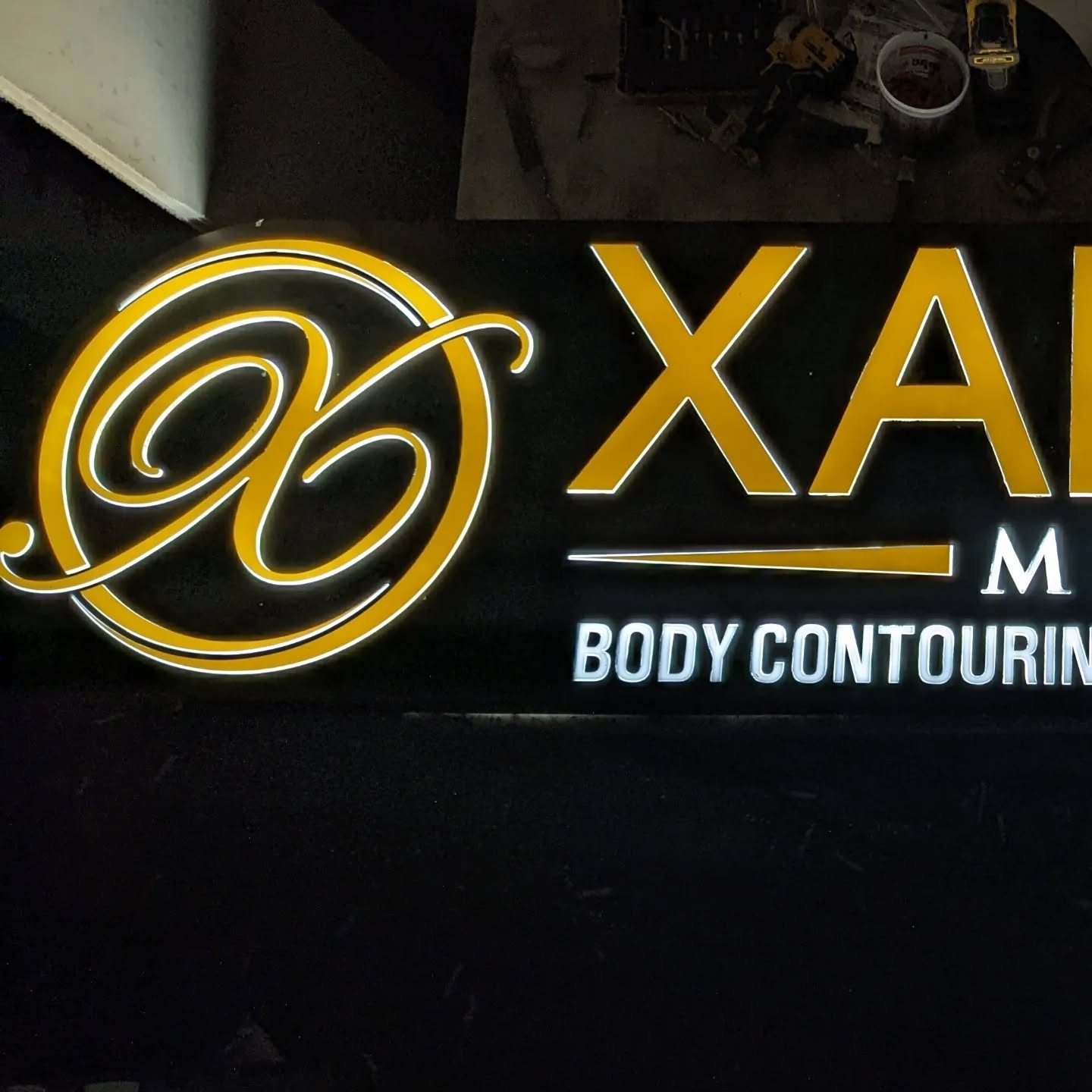 Lighted push-through letter sign we made for @signdealz
#bartonsignfab #coloradosigncompany #buildingourlegacy #smallbusiness #signfabrication #signinstallation #makermatt #familybusiness #makersgonnamake