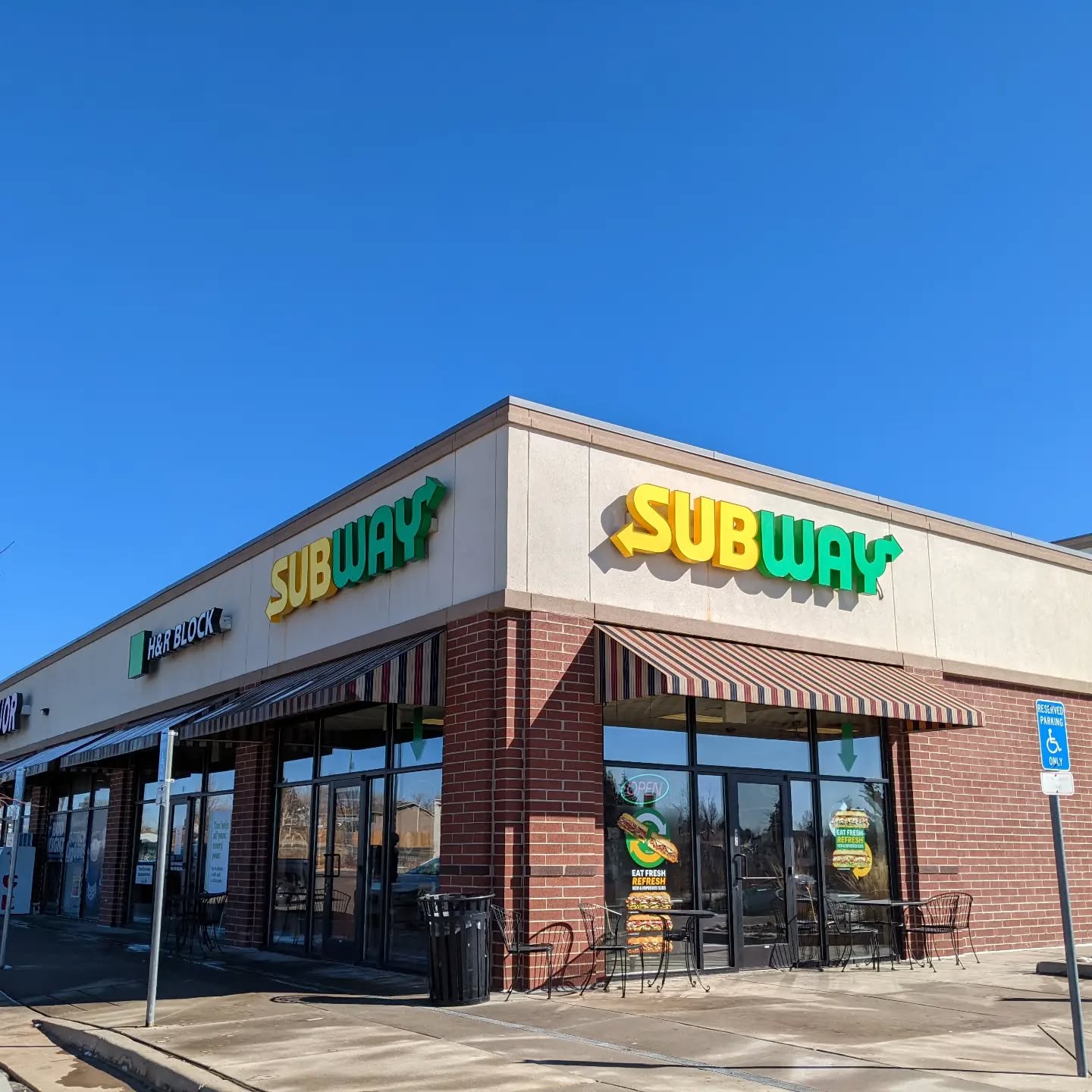 We made some new signs for Subway.

#bartonsignfab #coloradosigncompany #buildingourlegacy #smallbusiness #signfabrication #signinstallation #makermatt #familybusiness #makersgonnamake