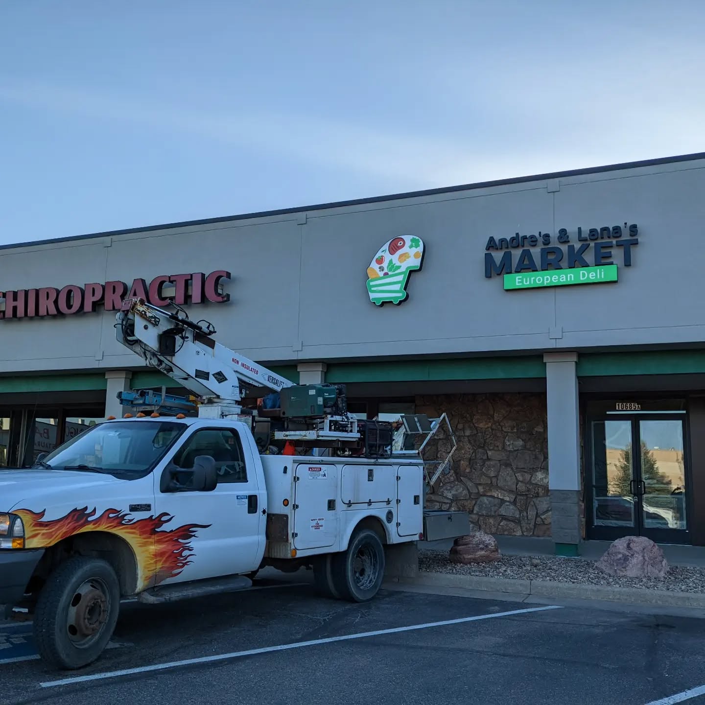 New sign we built for Fusion Sign.

The logos are front lit and the letters are rear lit.

#bartonsignfab #coloradosigncompany #buildingourlegacy #smallbusiness #signfabrication #signinstallation #makermatt #familybusiness #makersgonnamake