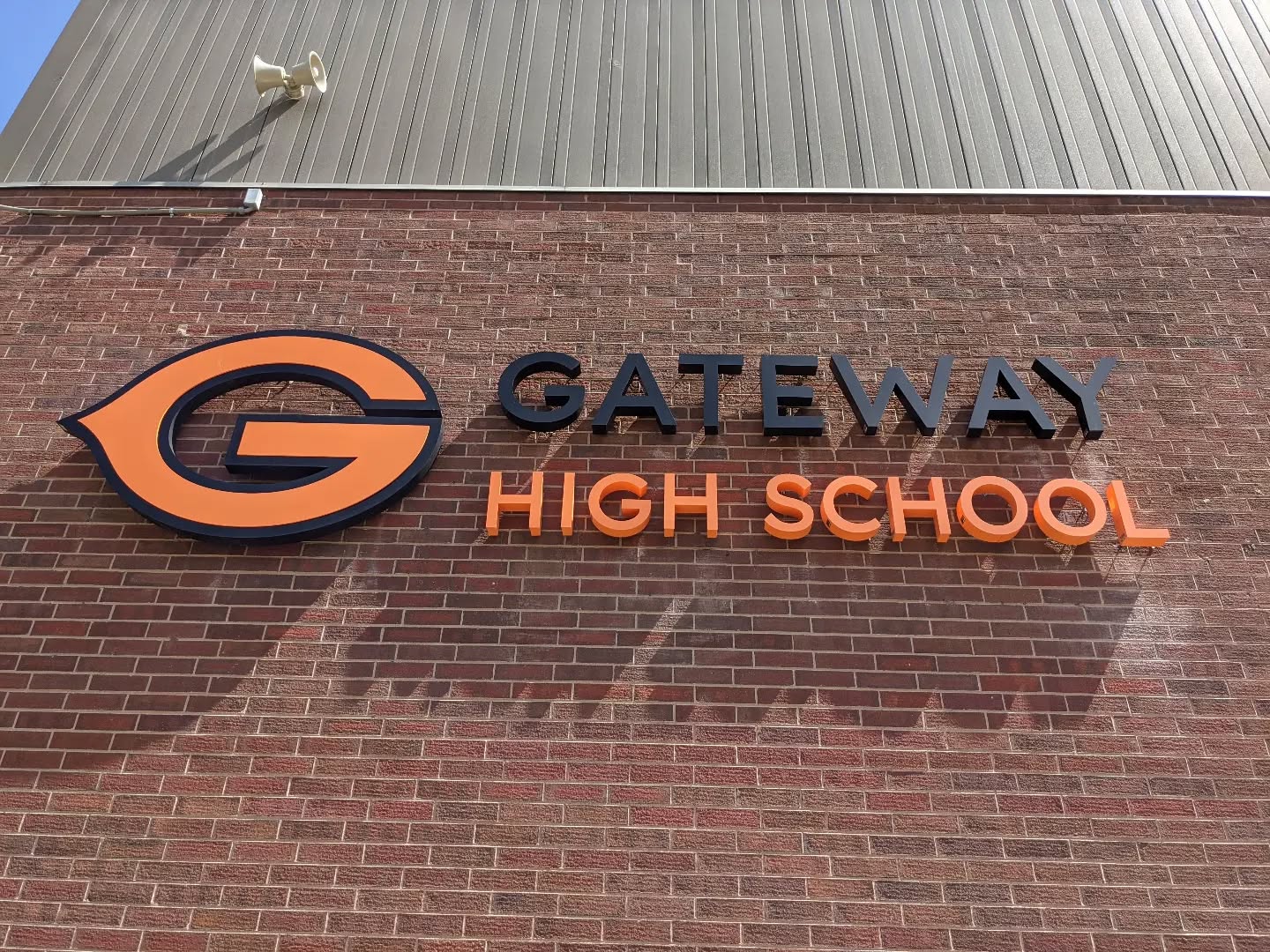 Reverse channel letters for a local school.

#bartonsignfab #coloradosigncompany #buildingourlegacy #smallbusiness #signfabrication #signinstallation #makermatt #familybusiness #makersgonnamake #laserwelder