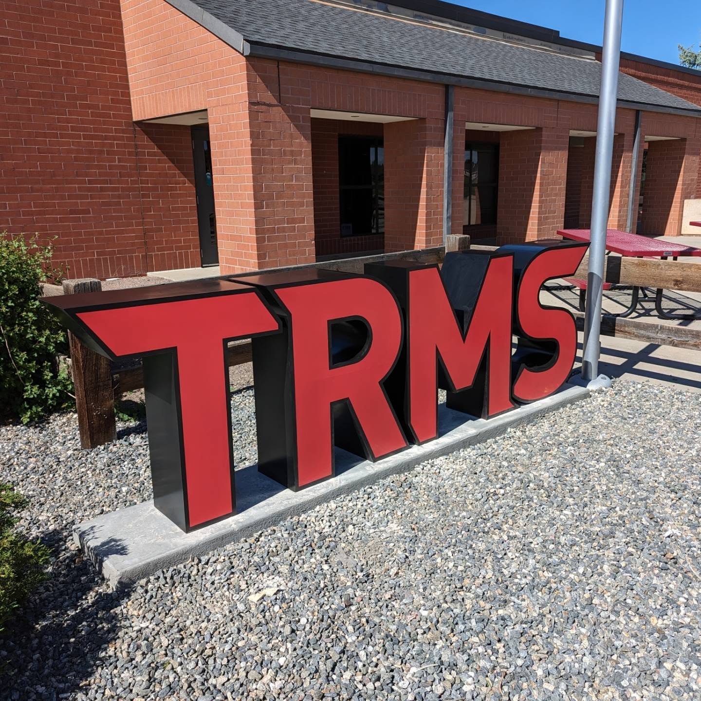 Fabricated aluminum letters we built for @fastsignsdtc

#bartonsignfab #coloradosigncompany #buildingourlegacy #smallbusiness #signfabrication #signinstallation #makermatt #familybusiness #makersgonnamake #laserwelder