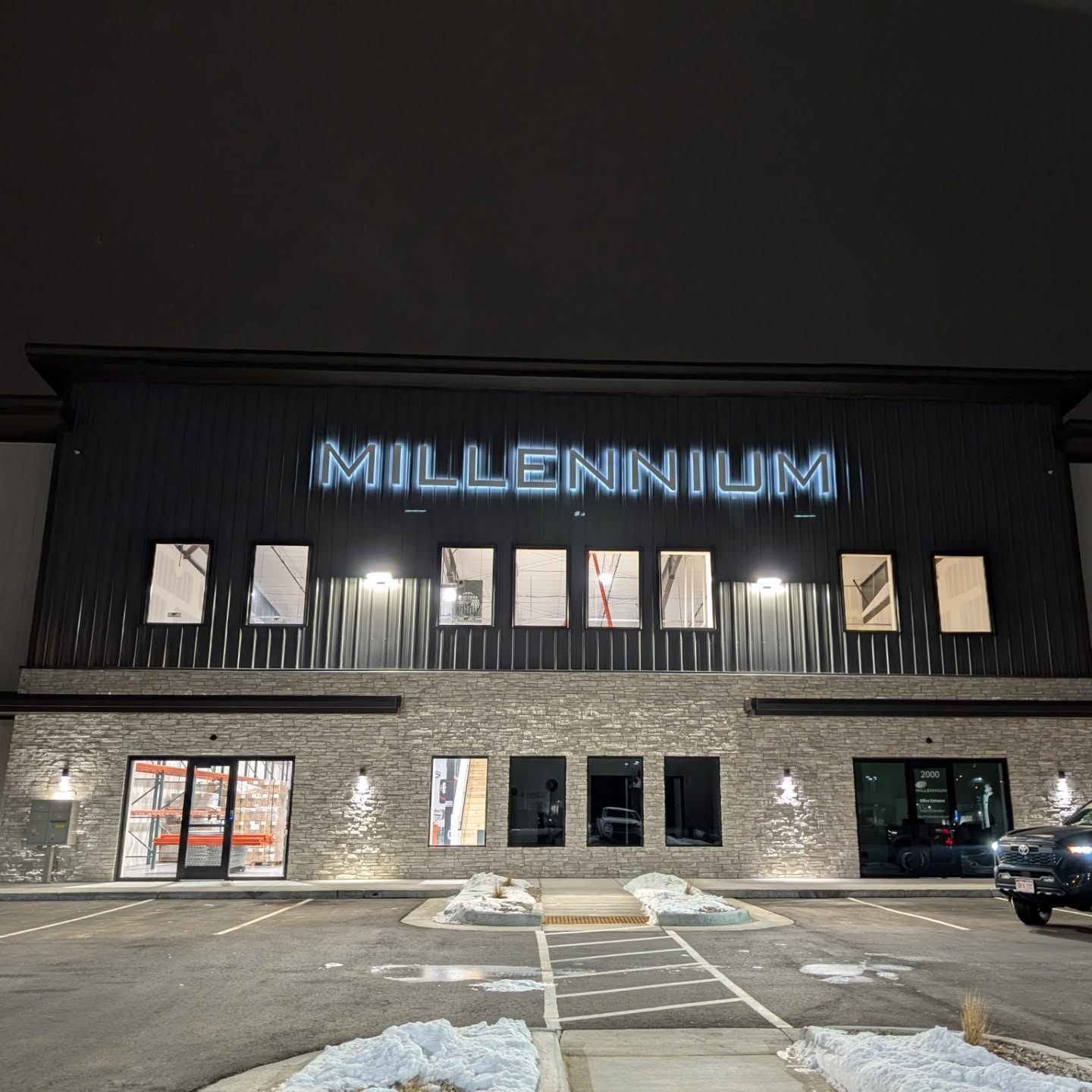 Reverse channel letters for @fastsignslongmont

#bartonsignfab #coloradosigncompany #buildingourlegacy #smallbusiness #signfabrication #signinstallation #makermatt #familybusiness #ledsign #matthewspaint #makersgonnamake #laserwelder