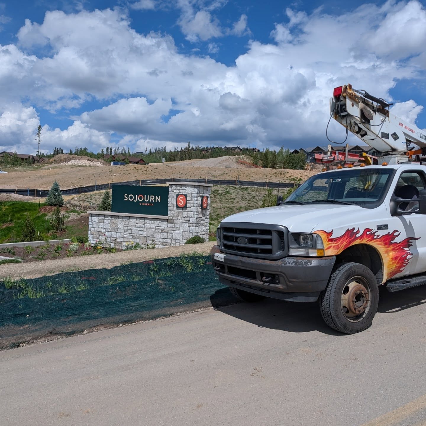 Sign for Sojourn in Winter Park. Push-thru acrylic lighted sign.

#bartonsignfab #coloradosigncompany #buildingourlegacy #smallbusiness #signfabrication #signinstallation #makermatt #familybusiness #ledsign #matthewspaint #makersgonnamake #laserwelder